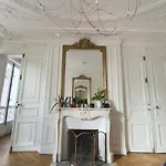 Spacious Quiet And Elegant Apartment In Paris
