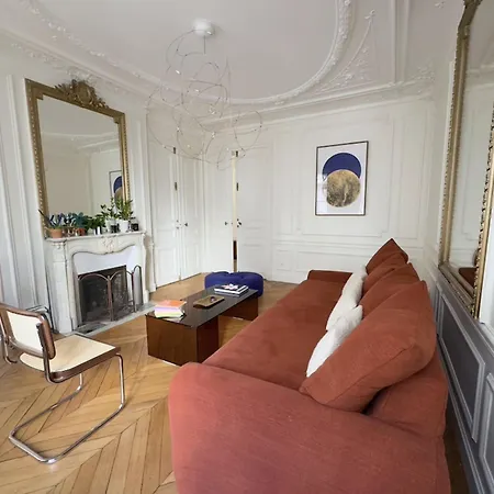 Spacious Quiet And Elegant In Appartamento Parigi