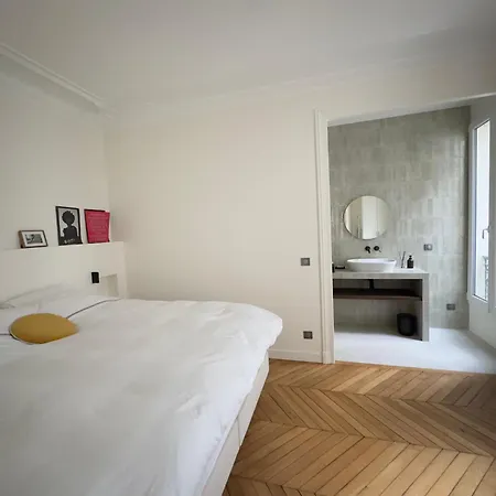 Spacious Quiet And Elegant In Appartamento *