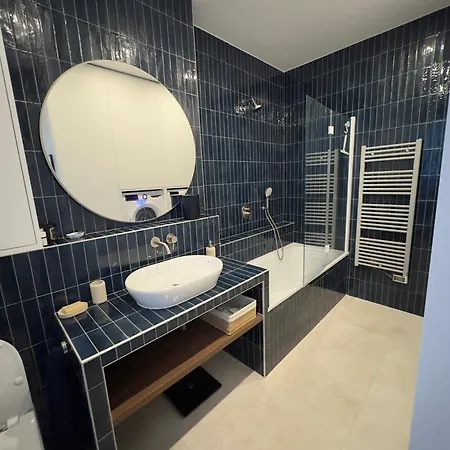 Spacious Quiet And Elegant In Appartamento Parigi